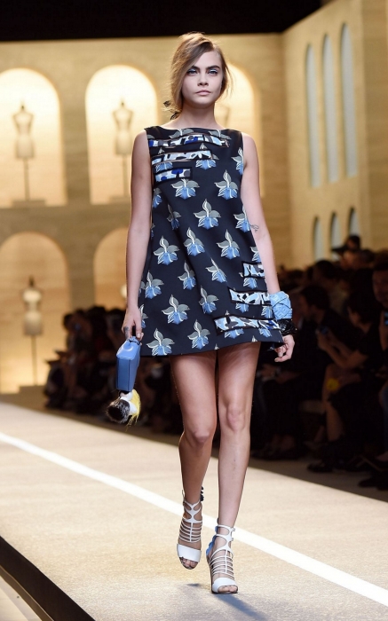 Кара Делевинь на показе Fendi