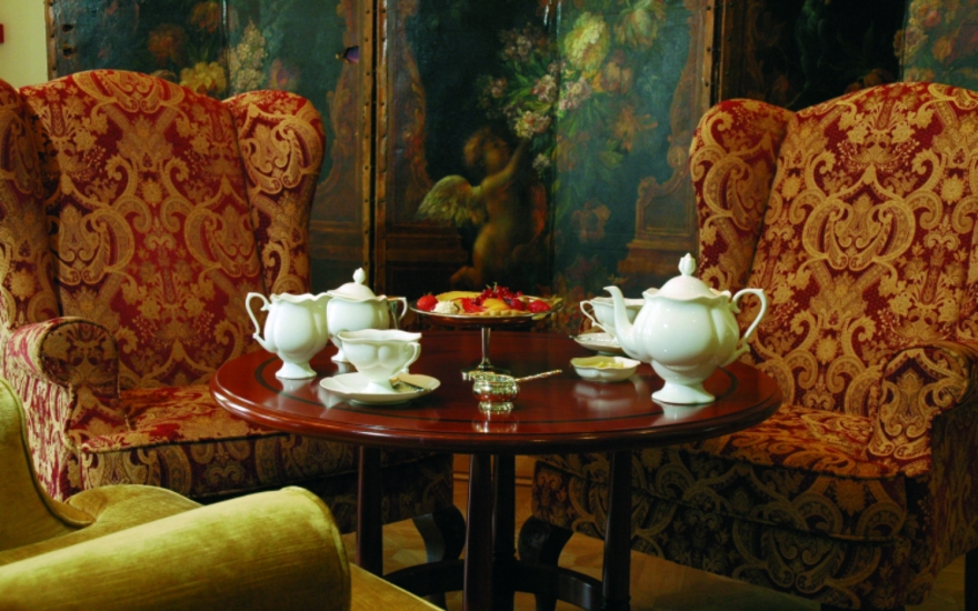 Ширма, Франция, конец 17 века, Ломоносовский фарфор (Чайная комната)