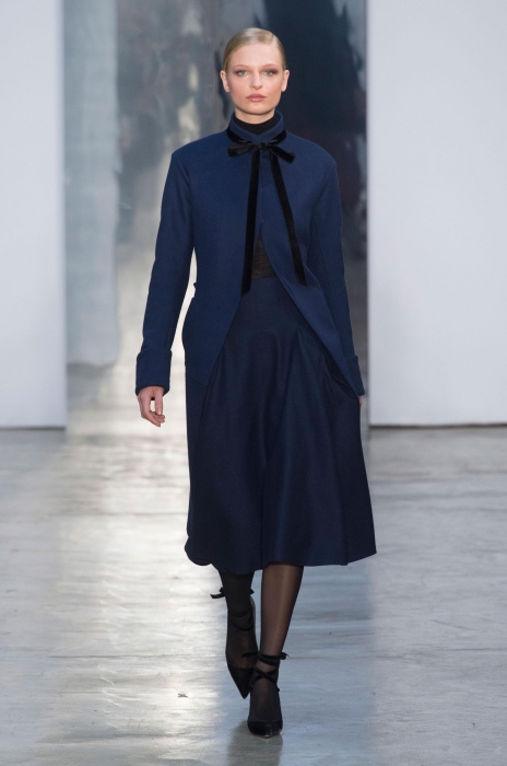 Синий пион: Carolina Herrera