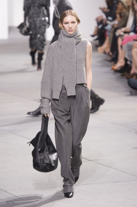 Сдержанно серый: Michael Kors