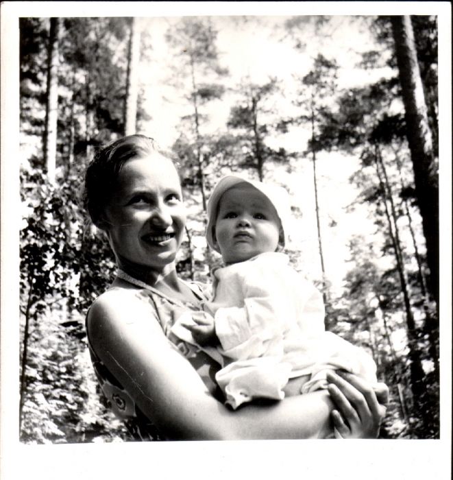 Мама Зинаиды Курбатовой с дочерью в Комарове