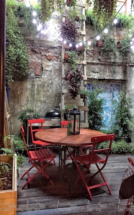 Интерьер придумала дизайнер Кристина Лазарева и совладелец Артем Мучник