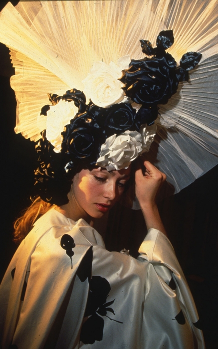 Глеб Косоруков. Модель Пако Рабана на Ассамблее неукрощенной моды в Риге, 1993 год