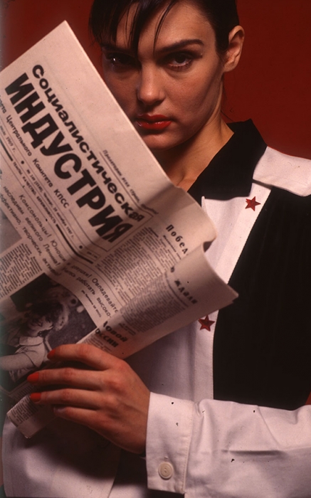 Елена Худякова в костюме из своей коллекции, 1987 год