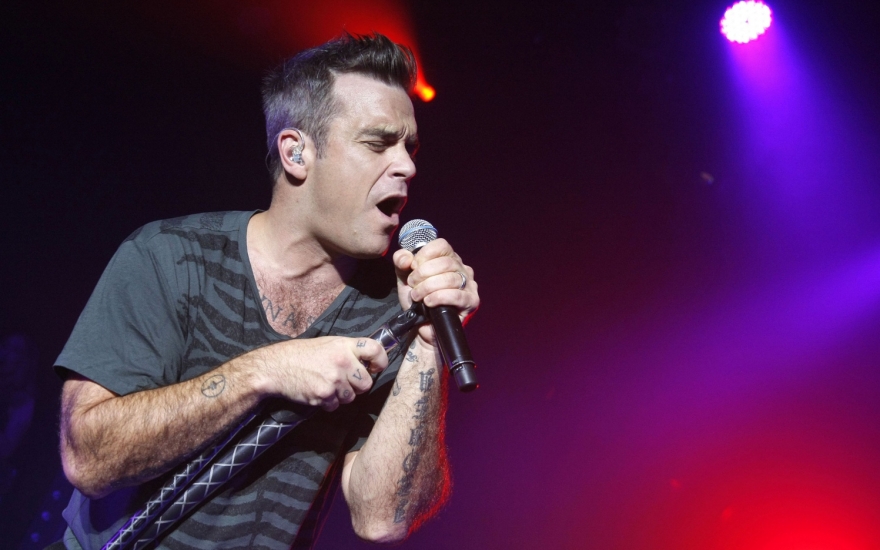 В райдере Робби Уильямса 30 дива­нов и 50 кг льда