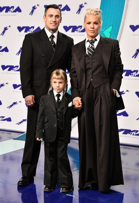 Пинк с семьей