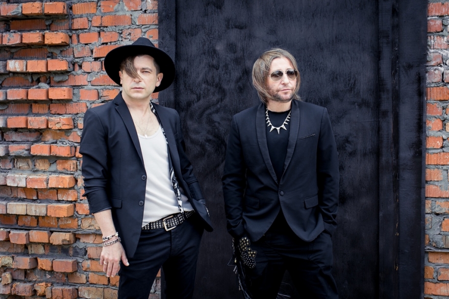 Суббота, 2 сентябряВот любим мы Альметьевск, за то что на Дне нефтяника там можно бесплатно послушать хорошую музыку. В прошлом году ездили на Земфиру