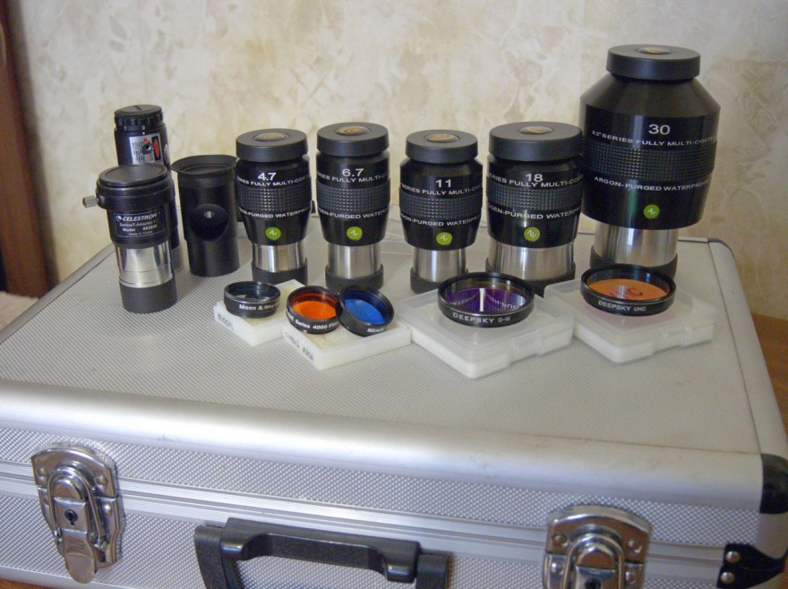 Набор окуляров 82 гр. фирмы Explore Scientific к телескопу LB12 с диаметром главного зеркала 300 мм.