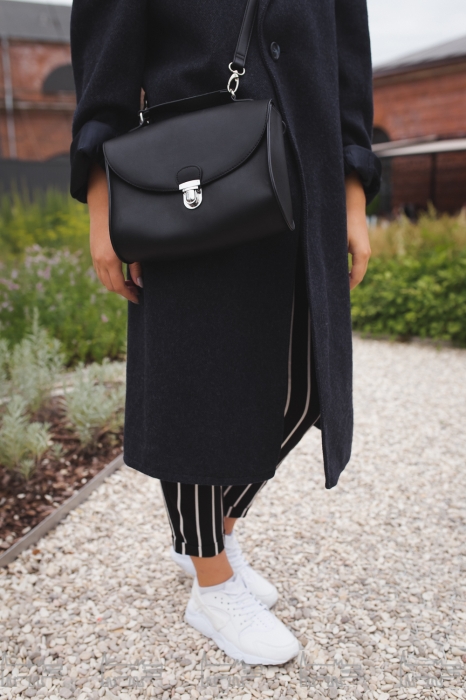 На Насте: пальто из секонд-хенда, сумка и брюки Bershka