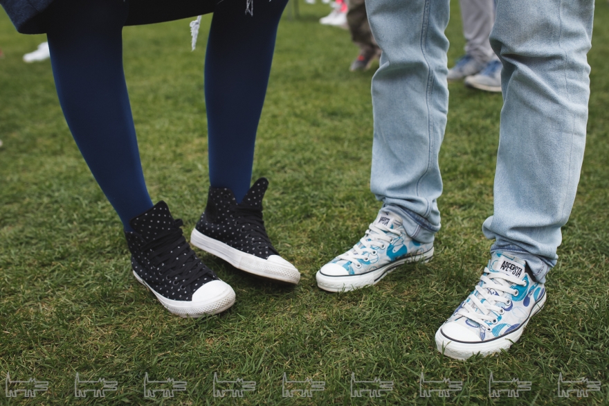 Катерина и Кирилл: одежда от корейских дизайнеров, обувь Converse