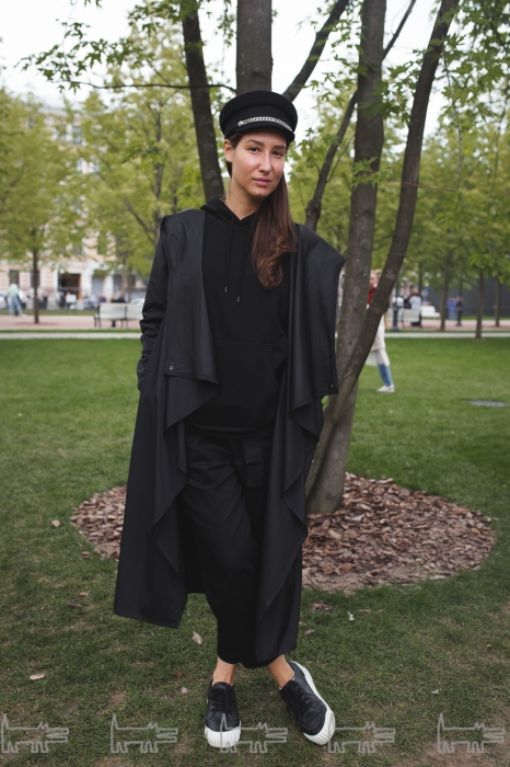 Анна: худи H&M, обувь Marc Jacobs