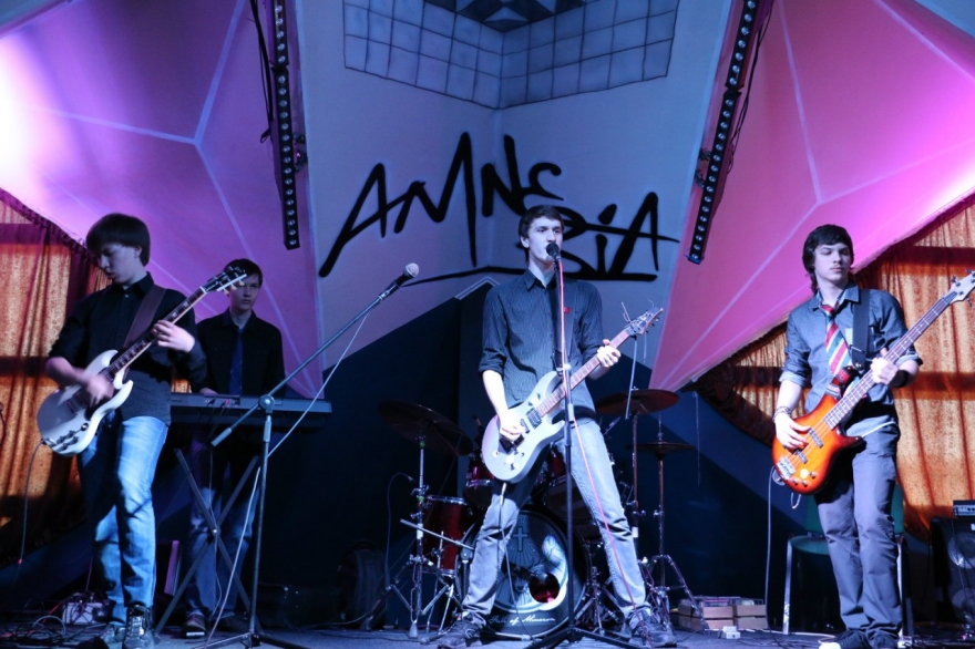 Пятница, 15 сентябряШкола рока The Road празднует свой День Рождения, в честь которого юных рокеров с Днем рождения поздравят Андрей Сапунов и группа