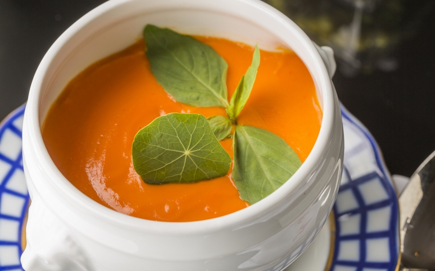 Cуп-пюре с морковью, кукурузой, кокосом и куркумой