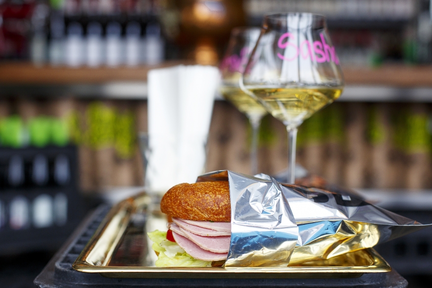 Бутерброд с докторской колбасой