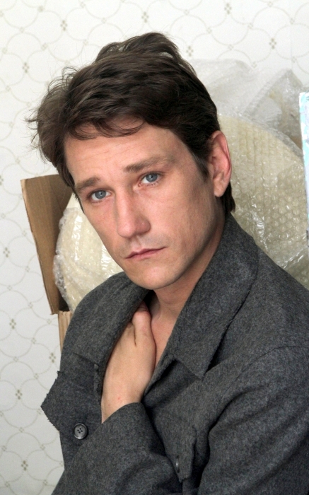 Антон Шагин сыграл роль рабочего-метростроевца, сочиняющего стихи Фото со съемок фильма "Довлатов" Алексея Германа-младшего