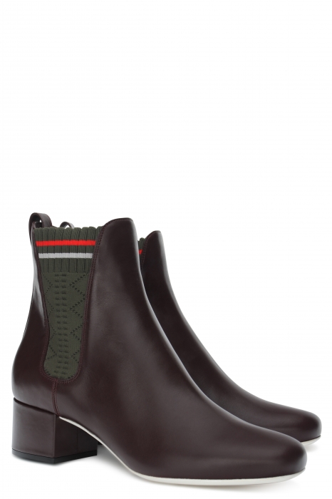 Fendi, 55 300 рублей (nevsky 152)