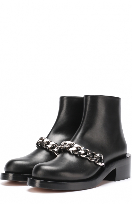 Givenchy, 69 950 рублей (ДЛТ)
