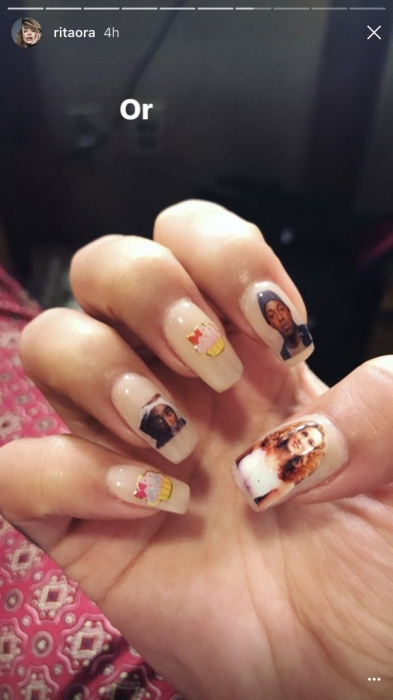 Ностальгические ногти Риты Оры для премии Teen Choice Awards-2017, август 2017 года