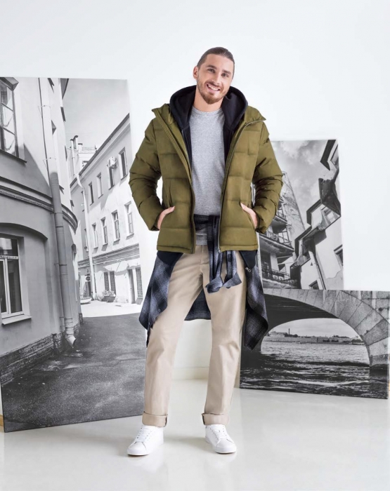 Артем Бурж, стрит-артист, руководитель проекта HOODGRAFF*Бесшовная пуховая парка 9999 p.