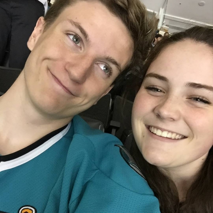 @elaraflowing: «Это фото было сделано за неделю до того, как Дэниел предпринял попытку суицида»