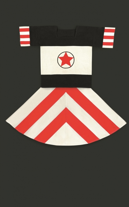 Спортивный костюм (блуза и юбка), смоделированный В.Ф. Степановой, 1923 год