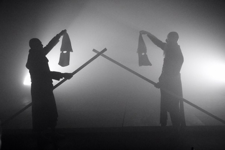 Спектакль АХЕ «Между двумя. Выбор чрева»