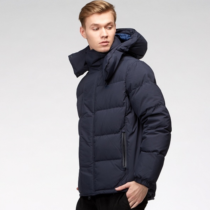 Lacoste, 29 900 рублей (Lacoste)