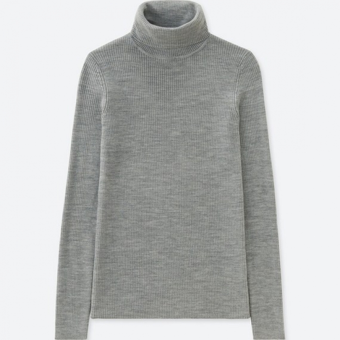 Водолазка из тонкой мериносовой шерсти в рубчик, 1999 рублей.