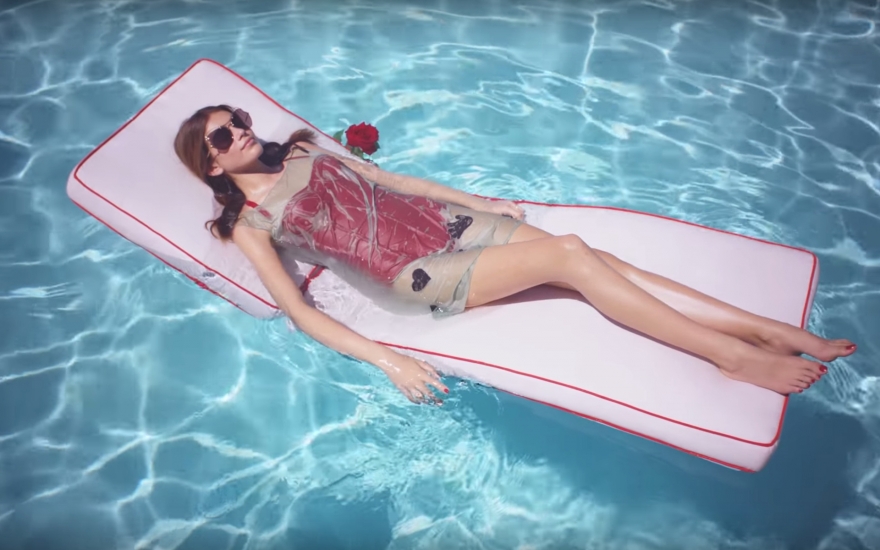 Кайя Гербер для рекламы очков Miu Miu