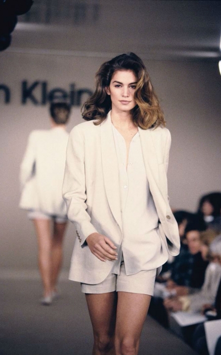 Синди Кроуфорд на показе Calvin Klein в 90-е