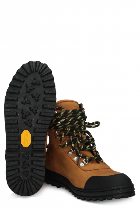 Off-White, 53 600 рублей (nevsky152)