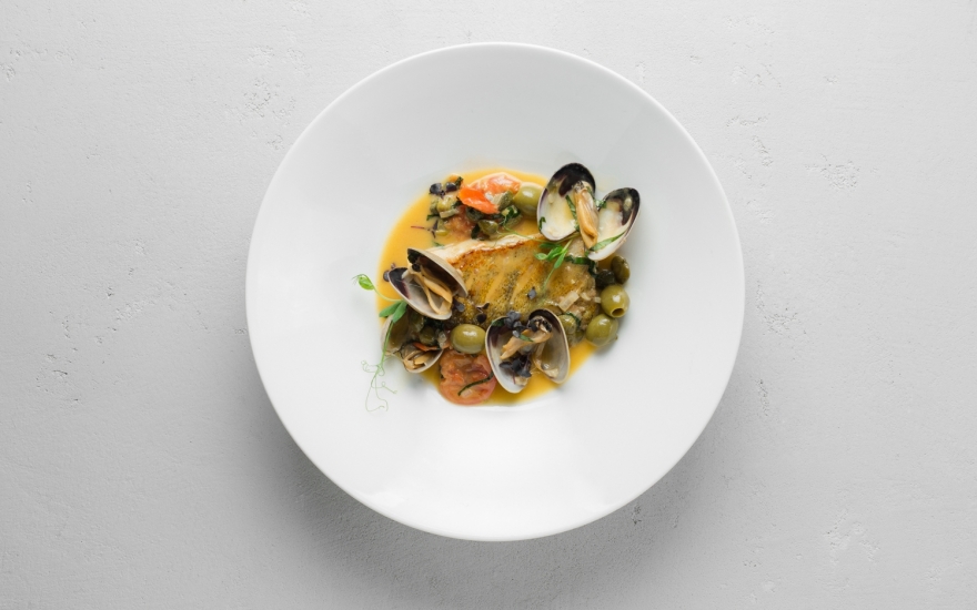 Судак в сицилийском соусе с вонголе