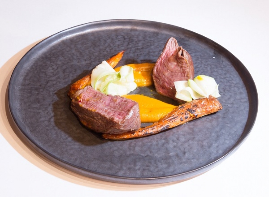 Филе говядины с запеченной морковью и севиче из кабачков