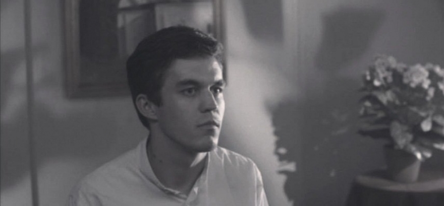 Иван Комаров выпускник Театрального института им. Бориса Щукина и магистратуры Центра имени Вс. Мейерхольда и Школы-студии МХАТ режиссер спектаклей