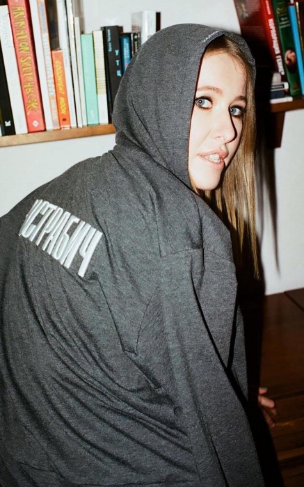 Собчак в кофте «Экстрабич» из собственной коллаборации с Alexander Terekhov