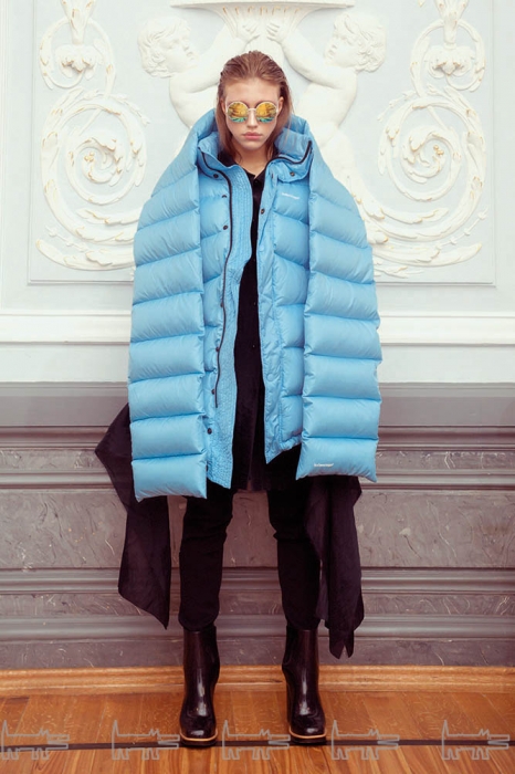 На Кате пуховик и легинсы Balenciaga, солнцезащитные очки Victoria Beckham (бутик Milo Uno), рубашка Alexandr Rogov (бутик KALiNKA)