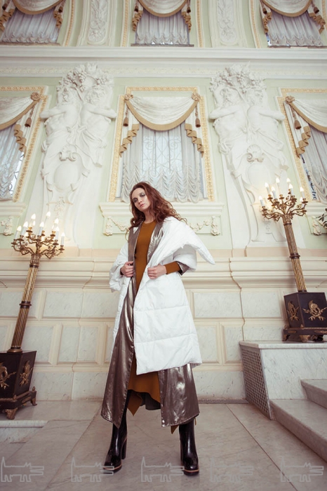 На Юле платье Victoria Beckham (бутик Milo Uno), платье Laroom (бутик Kalinka), утепленное пальто Tom ASH (бутик KALINKA)