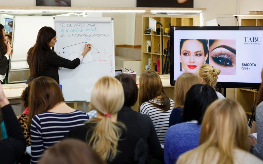 Школа макияжа Анны Белкиной - учебный центр на метро Третьяковская в Москве - от