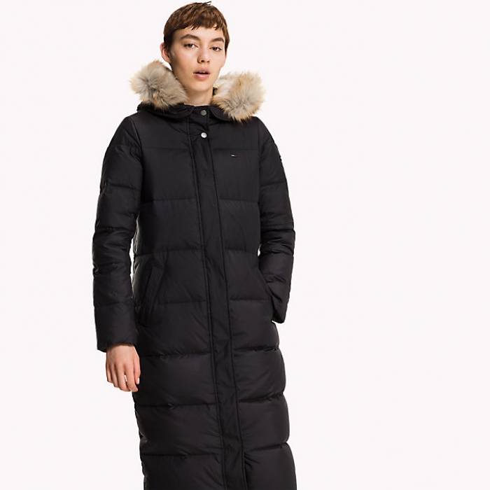 Пуховое пальто из полиэстера, 24 990 рублей