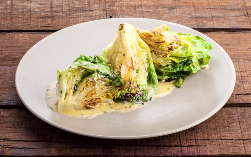 Латук с соусом из горгонзолы в ресторане Duo