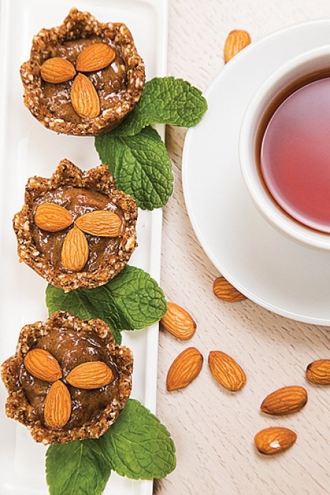 Сыроедческая миндальная корзинка