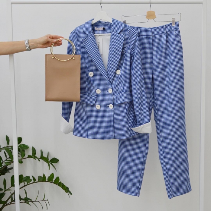 Брючный костюм из натуральной шерсти, 4500 рублей