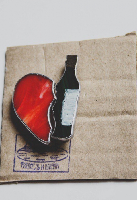 Брошь из винтажного стекла «Финкель и Штейн», 900 рублей (lmbd.ru)