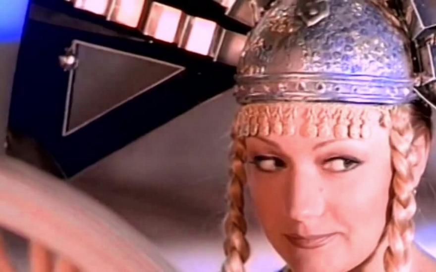 В клипе 1996 года «Ясный мой свет», срежиссированном Владимиром Шевельковым, Татьяна Буланова ушла от привычного «плача».