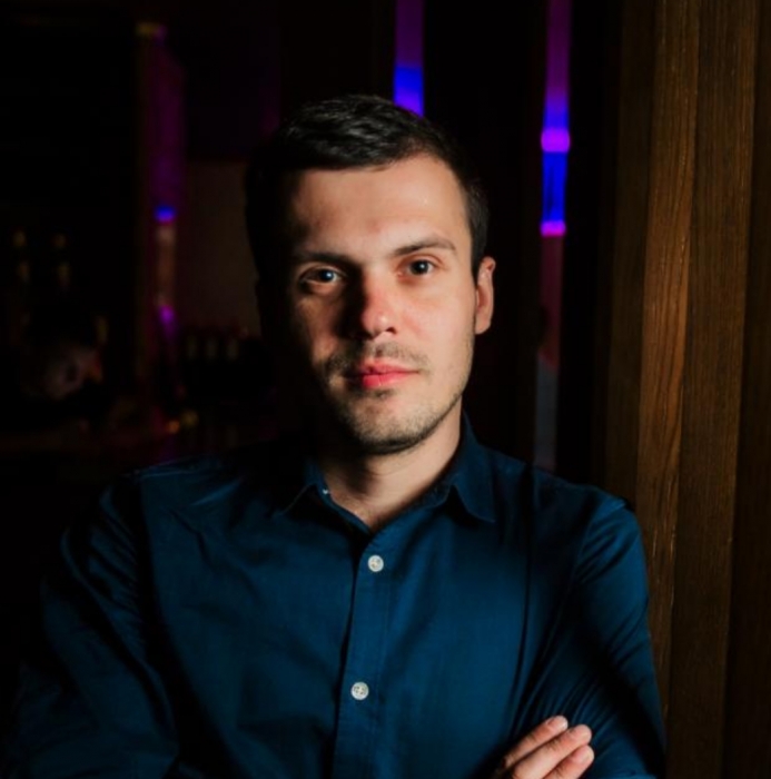 Роман Коврижкин ("Бар с песнями")