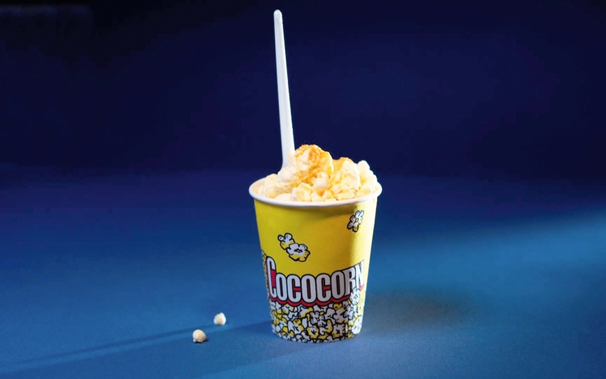 «Кококорн» Сладко-соленый сливочный кукурузный мусс с песочным печеньем, стилизованный под попкорн, — единодушный выбор фуди города.
