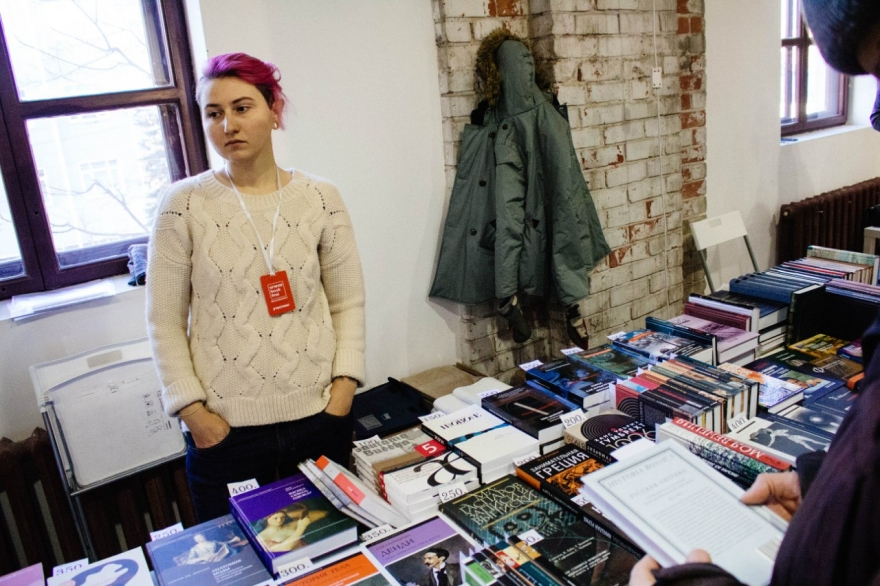 Суббота — воскресенье, 9 — 10 декабряЗимний книжный фестиваль в «Смене» — отличная возможность выбрать подарки близким и обновить домашнюю библиотеку