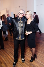 Денис Попов. (на Денисе: пиджак Balmain, сорочка Dolce & Gabbana, брюки Saint Laurent, все - ДЛТ)