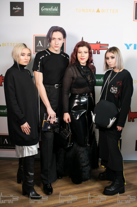 Зульфира Мансапова, Влад Мартыненко в футболке Martynenkov Design, Мэган Виртанен в юбке Martynenkov Design, Ольга Чернощекова в тотал-луке Olga