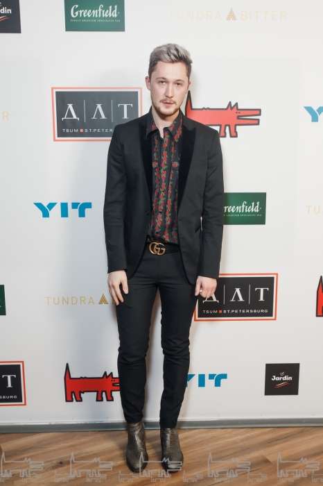 Юра Питенин в рубашке Number Nine, поясе Gucci и ботинках Jean Baptiste Rautureau